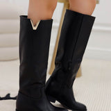 Dolores - Botas Negras con V Burdeos de Piel Sintética con Cuña Interna