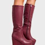 María - Botas Rojas con Cuña